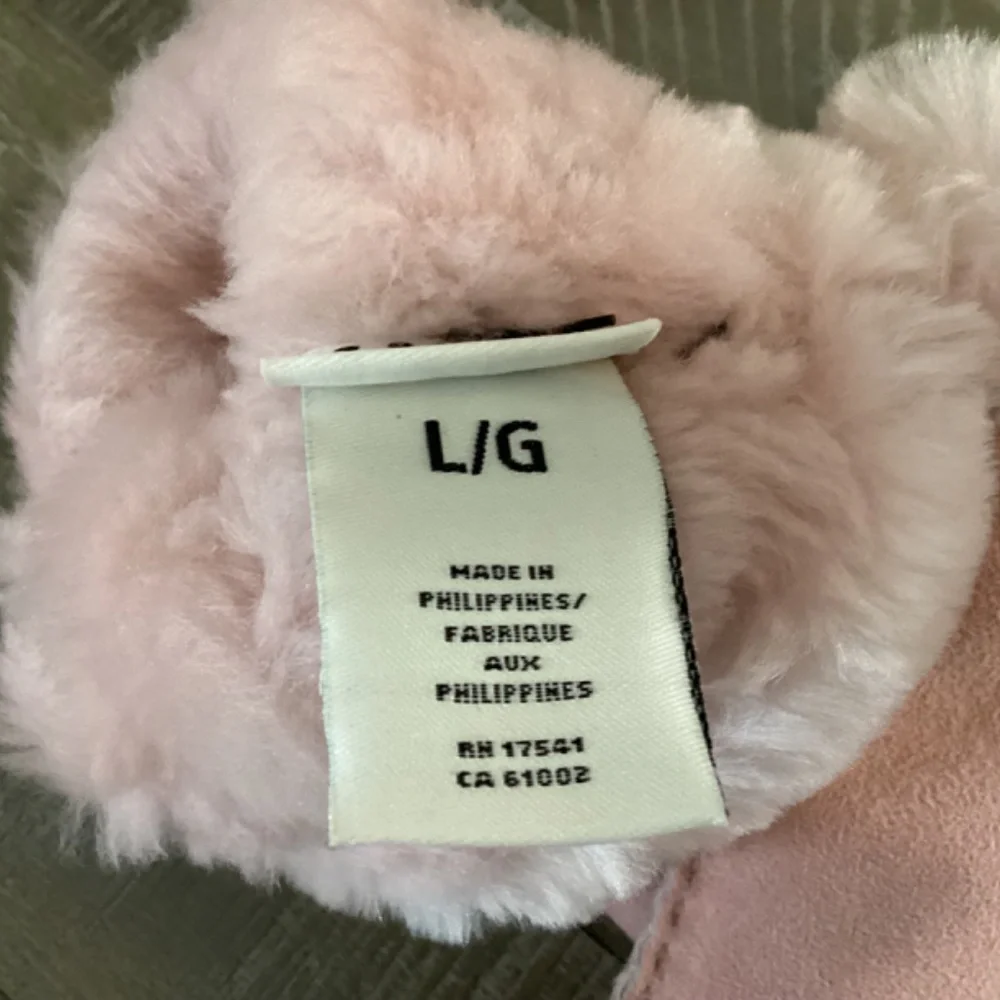 UGG Genuine Dyed Shearling Slim Side Vent Gloves, size L